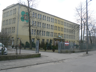 Budynek Szkoły Podstawowej nr 13 Pomnik Tysiąclecia Państwa Polskiego
