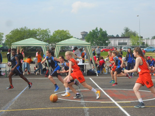 Przedszkolaki dbają o swoja kulturę fizyczną bo mają za wzór dobrych sportowców wśród starszych uczniów.