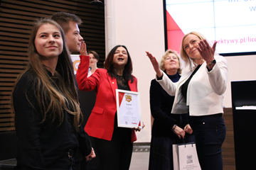 Wręcznie TYTULU ZŁOTEJ SZKOLY - GALA 2019 - UAM w Poznaniu