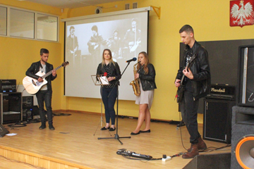 Festiwal Piosenki Obcojęzycznej (szkolna Aula)