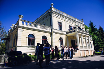 szkolny pałac - pracownie informatyczne, biblioteka