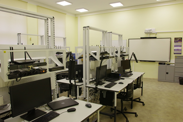 Nowoczesna pracownia administracji sieciowymi systemami operacyjnymi