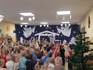 Świąteczna wizyta naszych uczniów w Przedszkolu Publicznym nr 2 w Bartoszycach