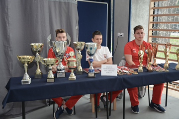 W szkole od wielu lat działa Uczniowski Klub Sportowy "LUKS ZIELONI". Zawodnicy klubu to wielokrotni mistrzowie Polski i świata.
