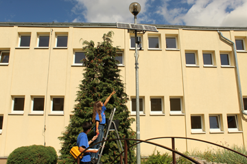 Uczniowie z zawodu technik urządzeń i systemów energetyki odnawialnej