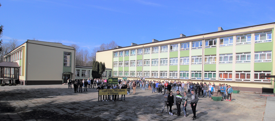 Szkoła i uczniowie ZSZ w Odonowie