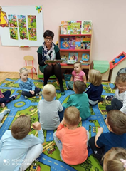 Cała Polska czyta dzieciom - lubimy słuchać bajek. 