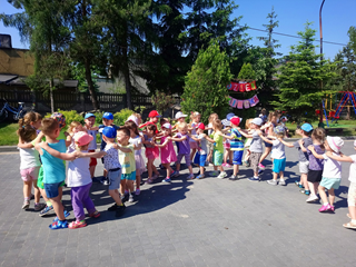 Dzień Dziecka - zabawy i konkursy w przedszkolnym ogrodzie. 