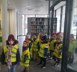 Spacer do biblioteki