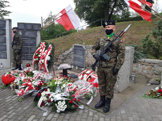  Honorowy patronat nad pomnikiem- mauzoleum poświęconym pomordowanym Polakom na Kresach Wschodnich w czasie II Wojny Światowej