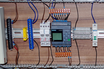 w pracowni elektropneumatyki