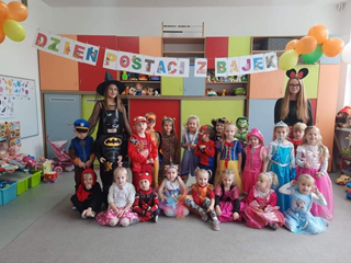 DZIEŃ POSTACI Z BAJEK W ODZIAŁACH PRZEDSZKOLNYCH