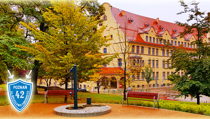 widok szkoły od Parku Drwęskich