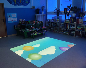 Magiczny dywan czeka na nowych przedszkolaków.
