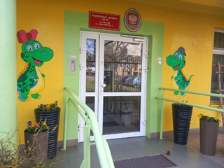 Dinusiowe przedszkole- wejście główne
