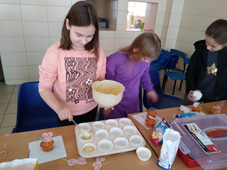 Zajęcia kulinarne z wykorzystaniem pomocy zakupionych w programie "Laboratoria przyszłości"