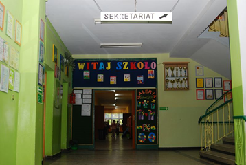 Parter- korytarz oddziałów przedszkolnych i klas I