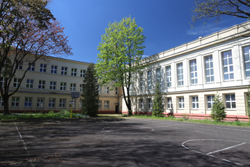 Zespół Szkół Politechnicznych - małe boisko szkolne