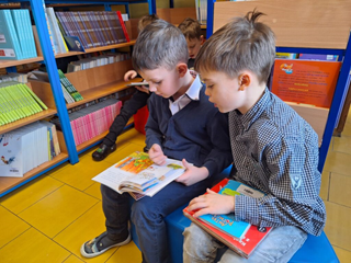 Biblioteka szkolna to bardzo chętnie odwiedzane miejsce