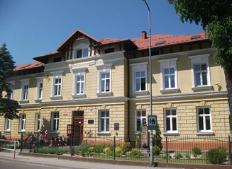 Budynek Liceum Ogólnokształcącego im. Mikołaja Kopernika w Nowym Żmigrodzie