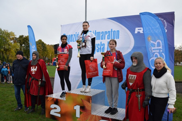 Współorganizujemy i startujemy w Rogozińskim Półmaratonie Przemysła II - pierwsze trzy miejsca wśród uczennic szkół ponadgimnazjalnych - biegi młodzieżowe