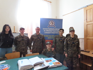 Uczniowie Oddziału Przygotowania Wojskowego w Lo Nowy Żmigród (2)
