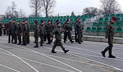 Oddział Przygotowania Wojskowego na zajęciach w jednostce wojskowej