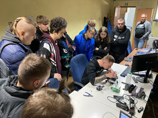 Wizyta uczniów Technikum Informatycznego w Lokalnym Centrum Kompetencji w Moszczenicy - październik 2023