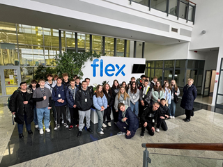 Uczniowie klasy 1TL z wizytą studyjną w firmie Flex