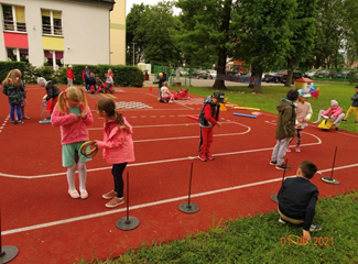 Zabawy sportowe na boisku