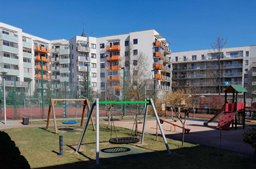 Plac zabaw i boisko szkolne