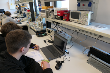 Zajęcia w pracowni elektronicznej