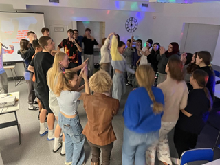 Wspólna zabawa przy karaoke