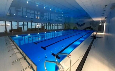 Dostępna pływalnia na zajęcia lekcyjne.