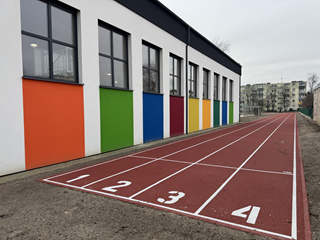 bieżnia lekkoatletyczna 100 m