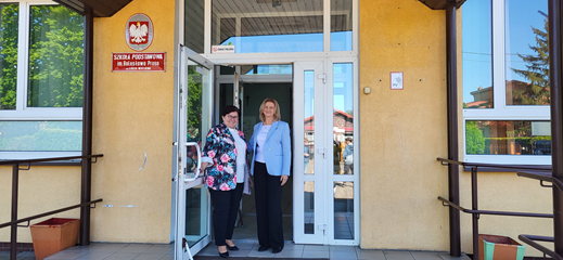 Od lewej: Dyrektor Ewa Kasprzyk, Wicedyrektor Jolanta Waliszewska.