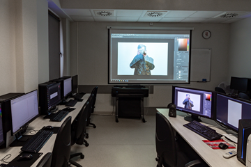 Pracownia komputerowa, multimedialna