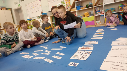 Jesteśmy zawsze wsparciem dla dzieci  na zajęciach dydaktycznych 