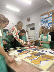 Kolory, pomysły i twórcza atmosfera - tak wyglądają zajęcia plastyczne