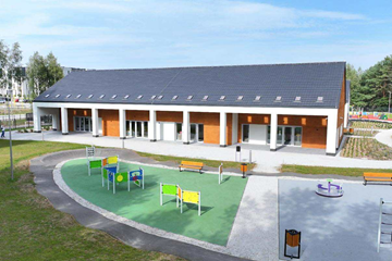 Budynek przedszkola od strony placu zabaw 