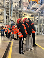 Uczniowie na wycieczce.