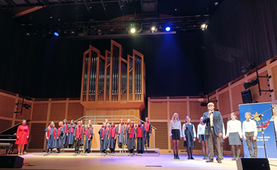 występ uczniów SP2