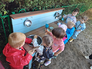 zabawy w kuchni błotnej