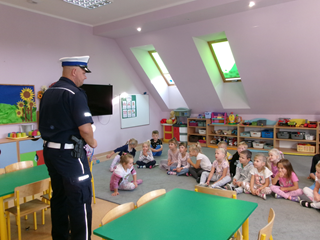 Zajęcia z zasad bezpiecznego poruszania się po drogach 