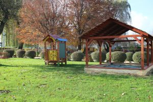 widok na część ogrodu (piaskownica)