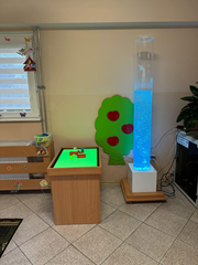 panel podświetlany oraz tuba wodna do zabaw sensorycznych, logopedycznych,