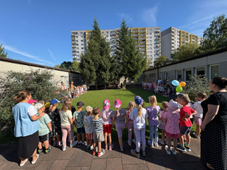 Radosne zabawy w ogrodzie