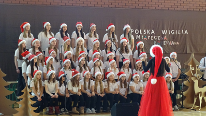 25- letnia tradycja Chóru "Zaczarowana Melodia" umożliwiła ogromnej ilości uczniów możliwość występowania z gwiazdami polskiej muzycznej estrady