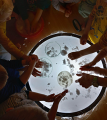 zabawy badawcze z użyciem panelu świetlnego 