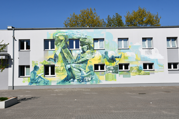 Mural na budynku szkoły